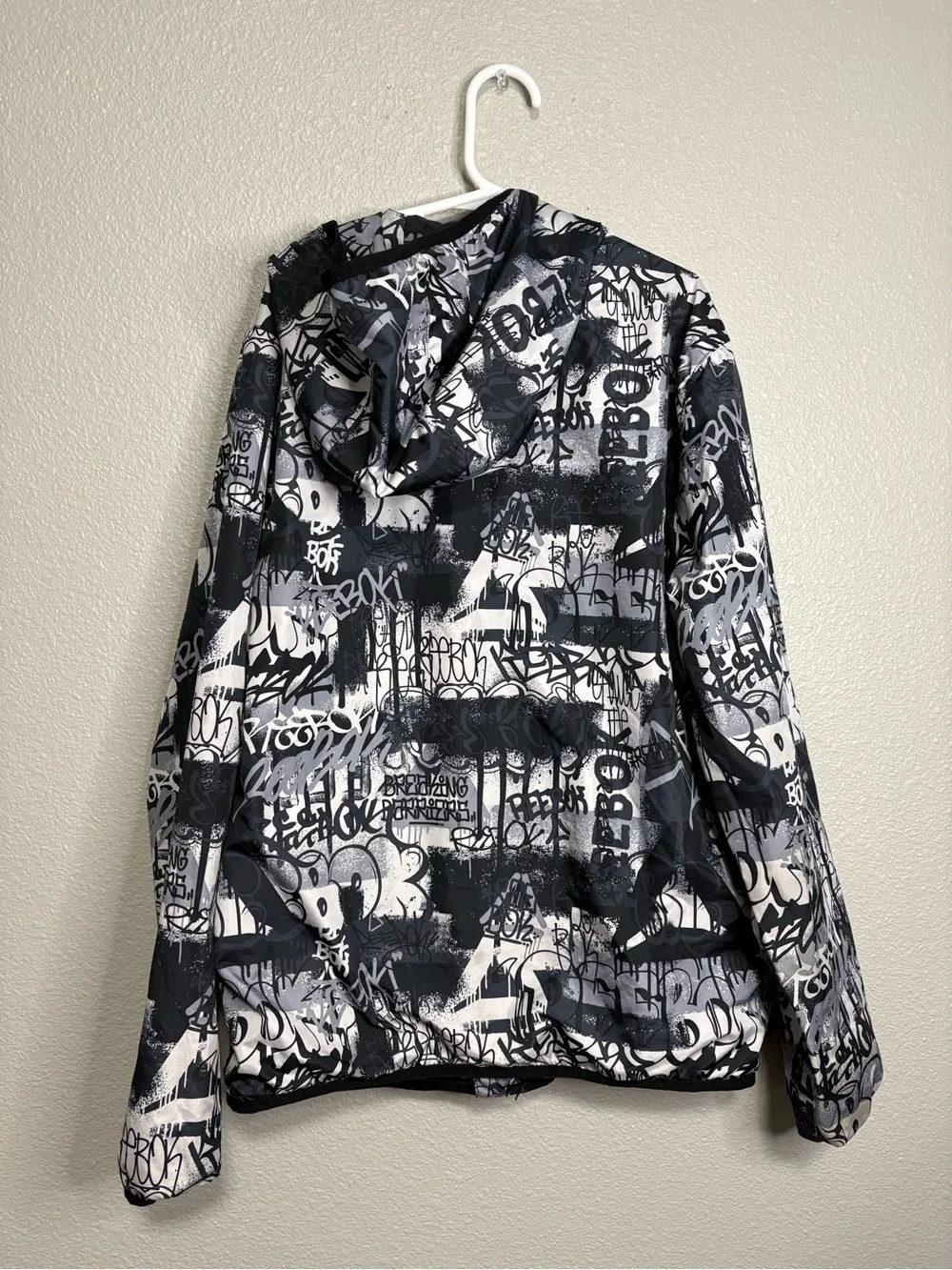 Reebok Boys 10/12 Graffiti Print Windbreaker Jacket Black White Red GUC